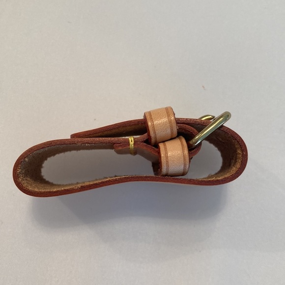 LOUIS Vuitton Handle Keeper - Picture 3 of 9